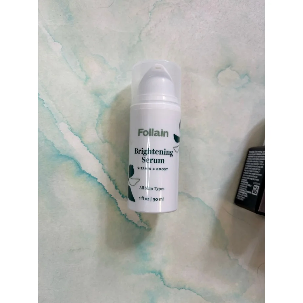 Women Follain Brightening Serum and Retinol Pro+ bundle